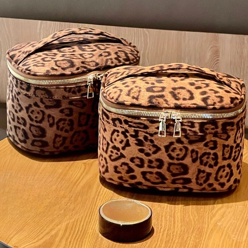 

Women Leopard Print Cosmetic Bag Large Capacity Bath Travel Bag Vintage Makeup Pockets Handheld Storage Bag Toiletry Box Handbag