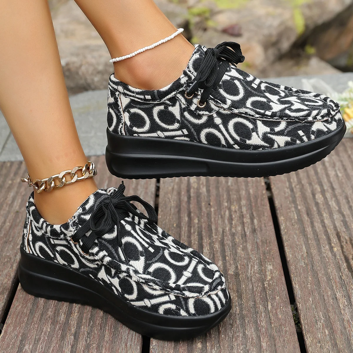 أحذية رياضية نسائية كاجوال مناسبة تمامًا للطلاب أحذية رياضية للربيع والخريف قابلة للتنفس أحذية رياضية مريحة بمقدمة مستديرة سهلة الارتداء للنساء