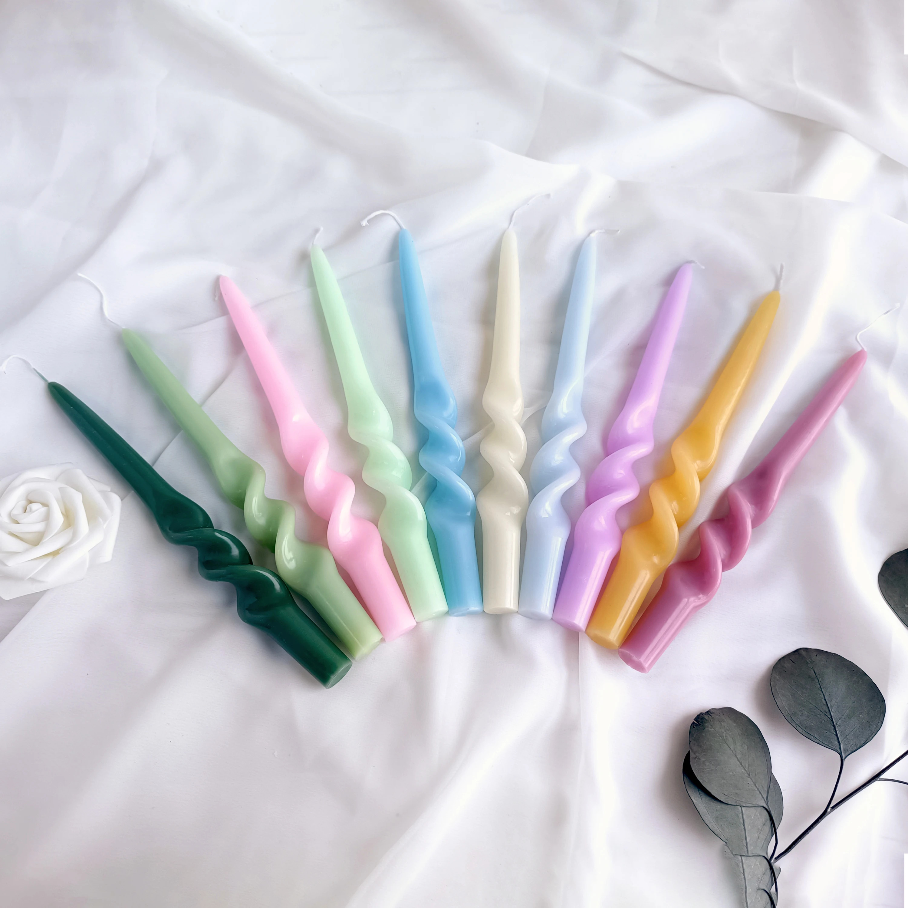 

9.3 Inch Home Wedding Decorative Candle Handmade Dripless Smokeless Stick Candle 2pcs Set Spiral Taper Dinner Candles