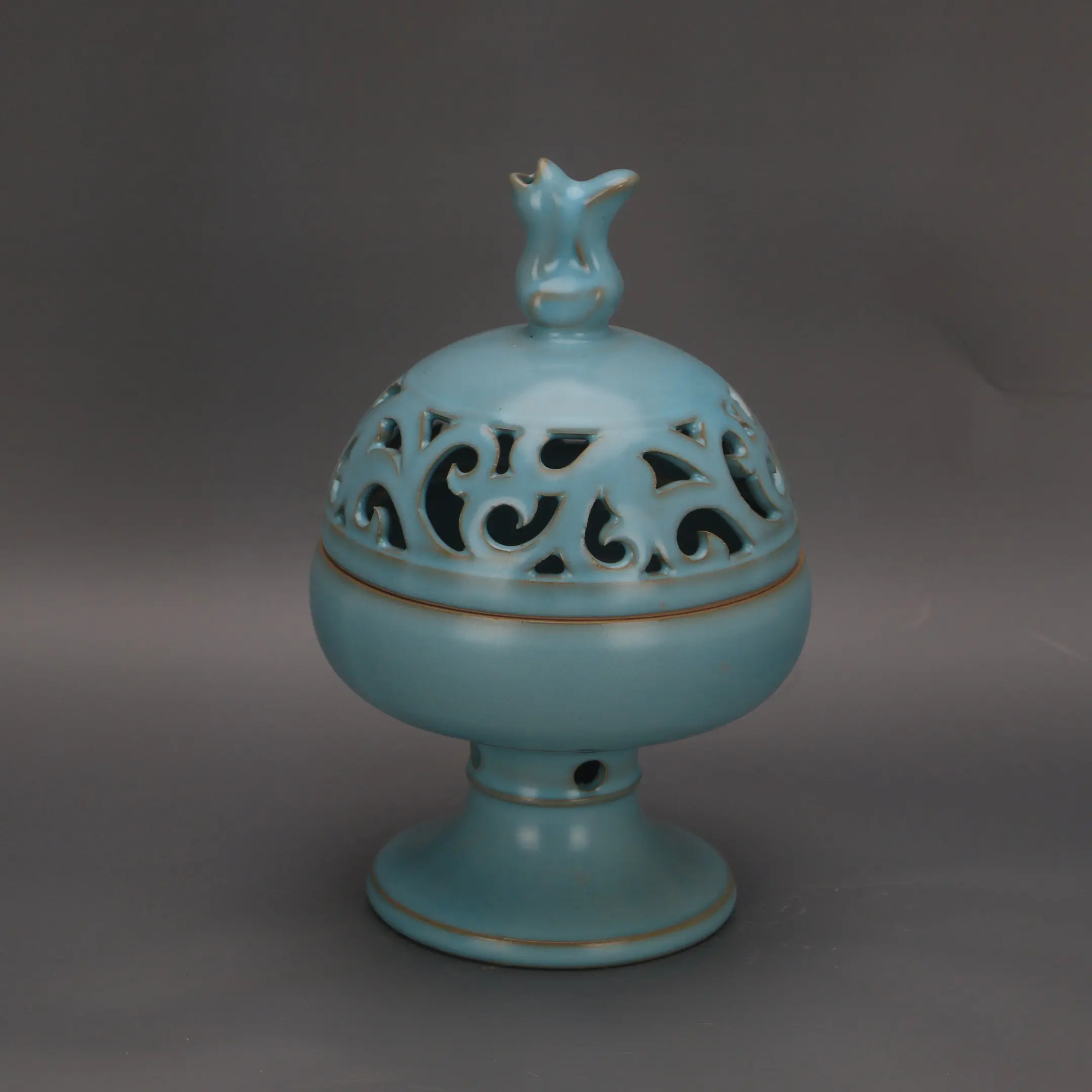 Song Ru Ware Blue Glaze Hollow Swallow Incense Burner Palace Mark Spur Marks Handmade Antique Reproduction Porcelain Home Decor