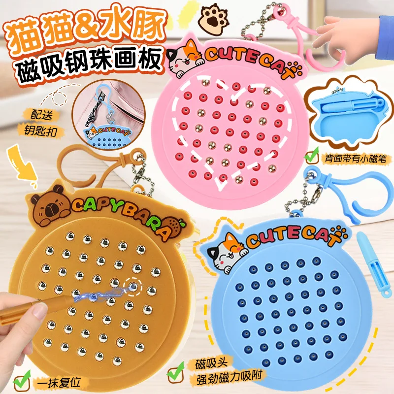 Bambini Aspirazione magnetica Perline in acciaio Tavolo da disegno Giocattolo Cartoon Capibara Gatto Piccolo tavolo da disegno Giocattolo Decompressione Portachiavi Ciondolo
