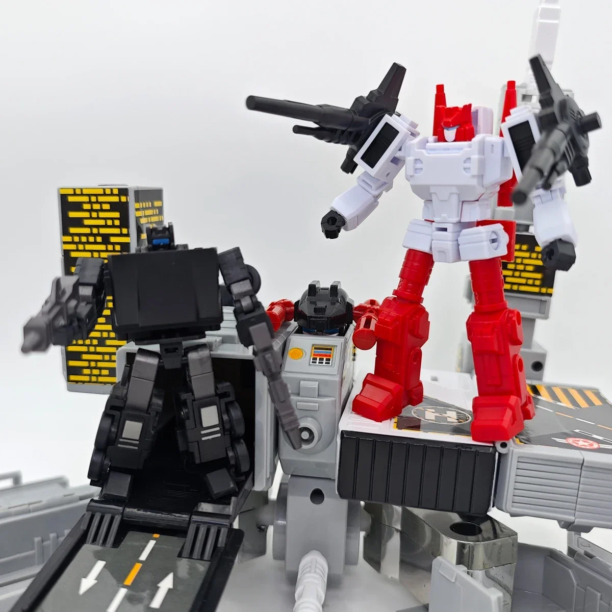 متوفر في المخزون ألعاب التحول Yc001-A Kaiyu نموذج ستة بندقية كامبر متروبلكس جارديان روبوت عمل أرقام نموذج مجموعة الهدايا