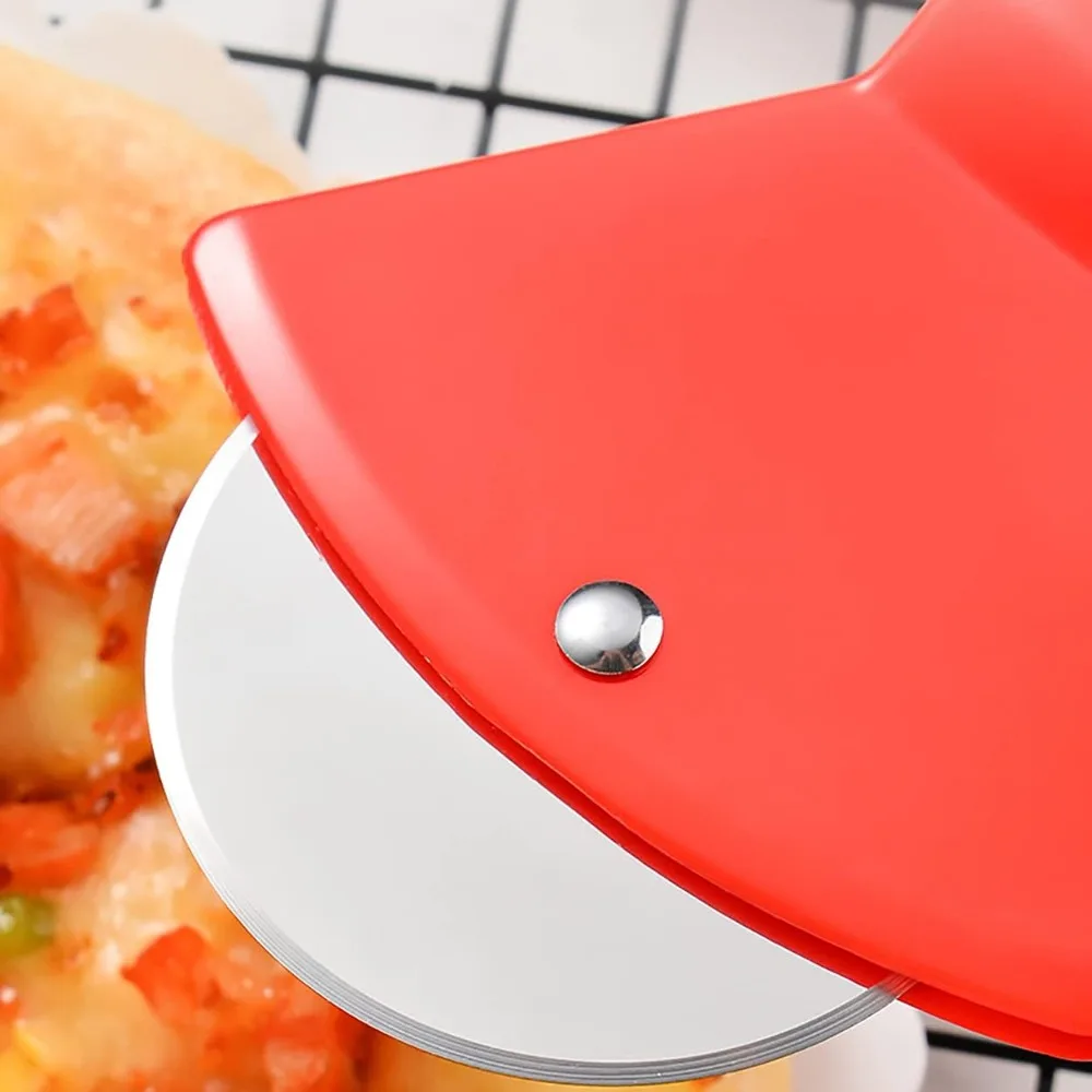 قطاعة بيتزا من الفولاذ المقاوم للصدأ مع مقبض من الخيزران وقاطعة شفرة دوارة حادة لكعكة الخبز والبسكويت