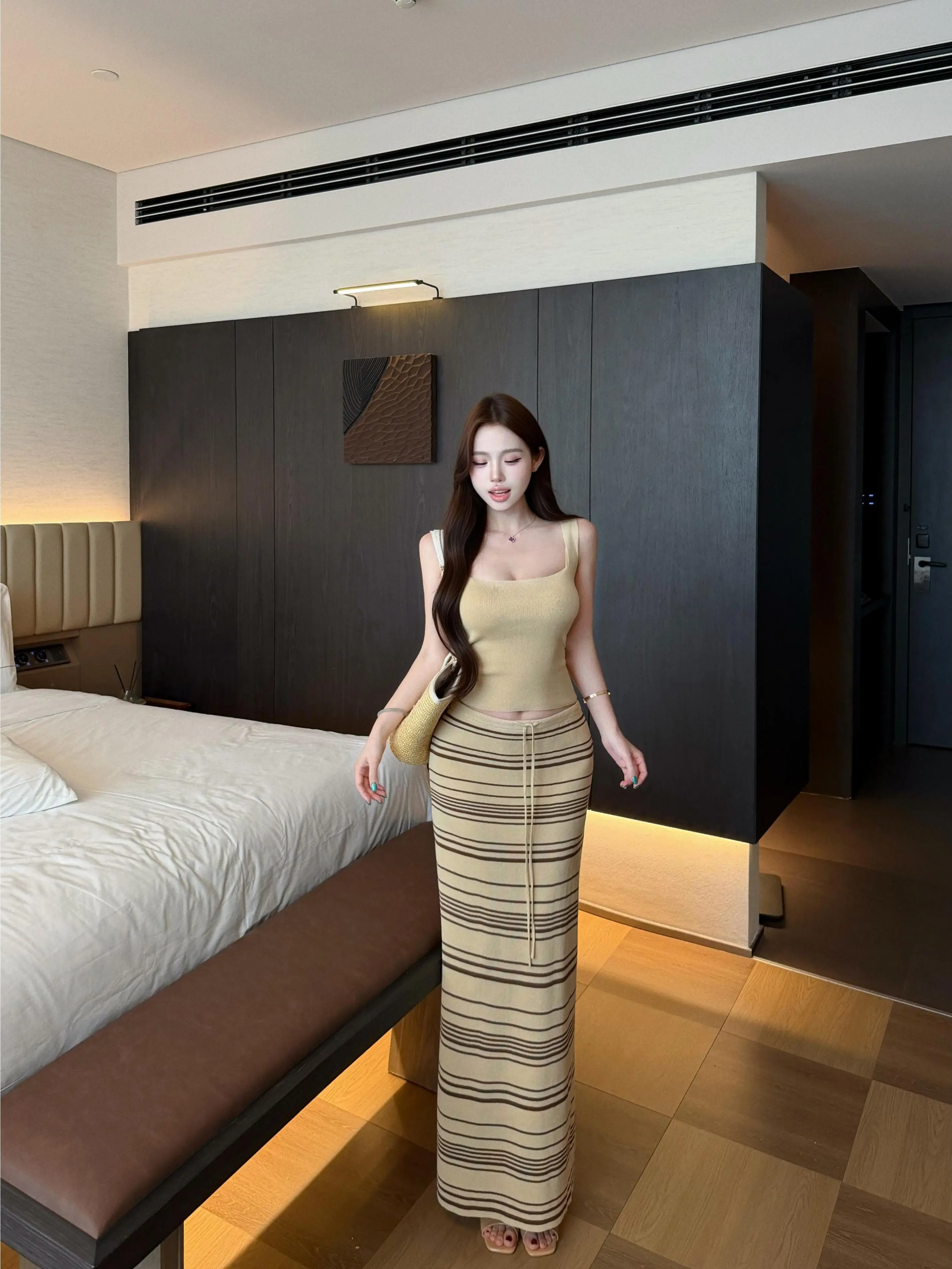 

Sexy U-Neck Knitted Crop Top Women's Summer 2026 New Short Style Belly Button Baring Versatile Outerwear Slim Fit Top