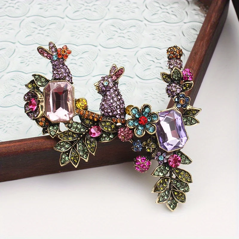 レトロな花の茂みのウサギ、干支のウサギのブローチ、重工業、ファッショナブル