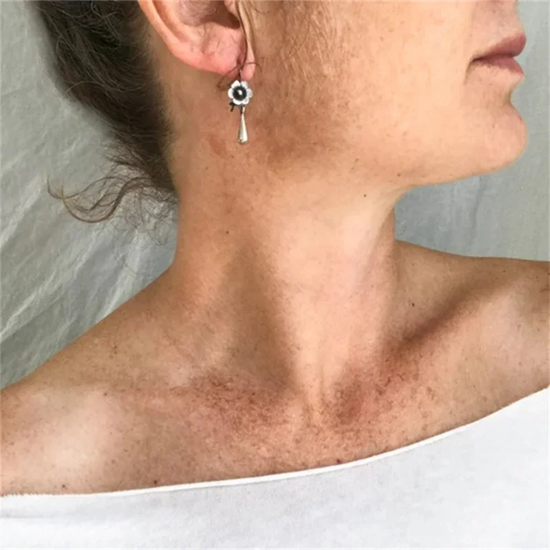 Pendientes de piedra negra geométrica Vintage para mujer, aretes largos colgantes de Color plateado, flor de gota de agua, joyería de compromiso de