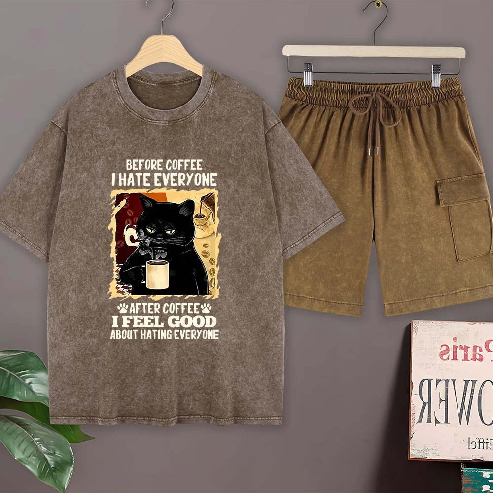 

Комплект мужской летней одежды: футболка оверсайз с коротким рукавом и шорты карго из хлопка с эффектом потертости, с принтом «Кошка после кофе», для комфорта и хорошего настроения