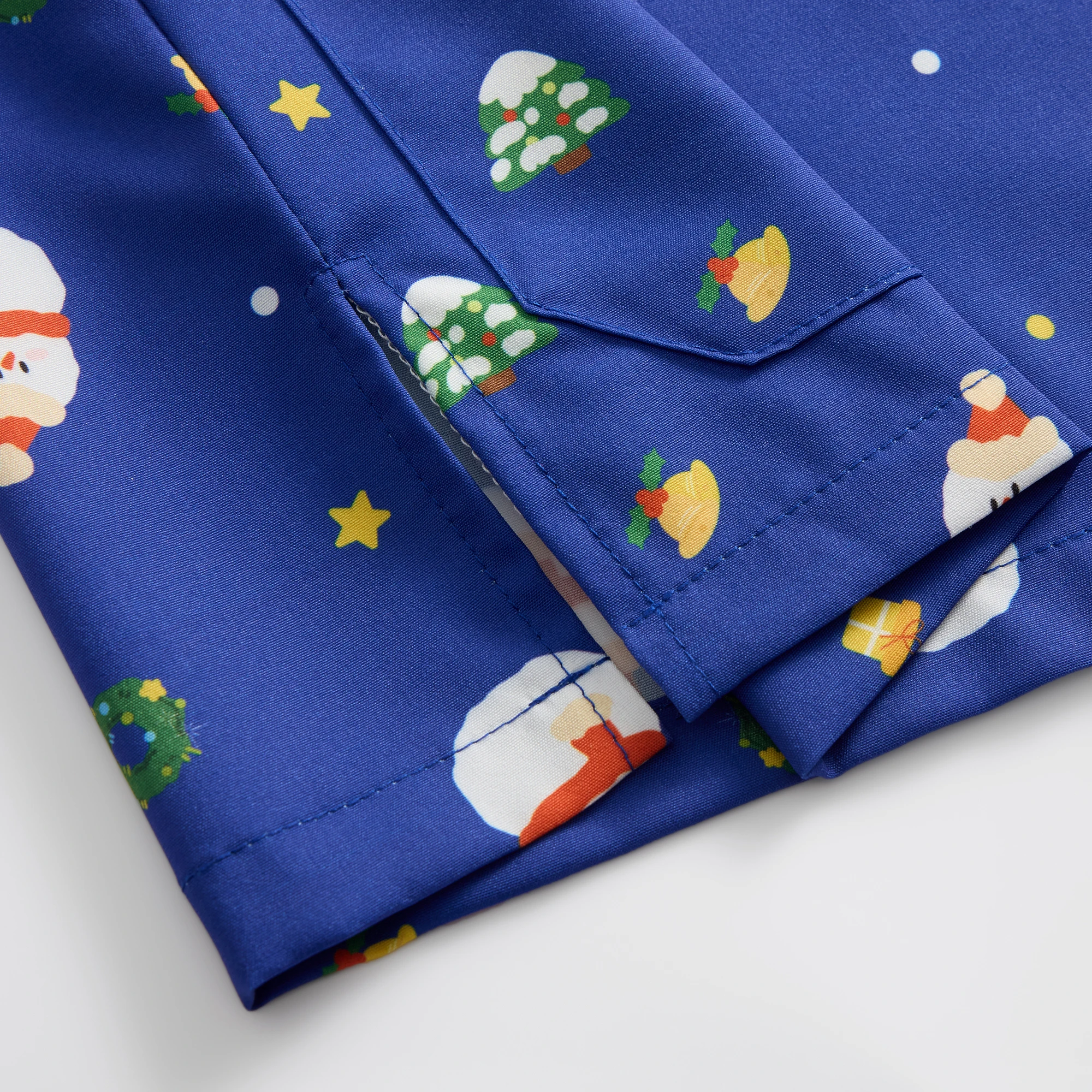 【クリスマス】女性用スクラブトップ ブルー スノーマンプリント 医療外科用漫画ユニフォーム ナース用ペット病院臨床用作業服