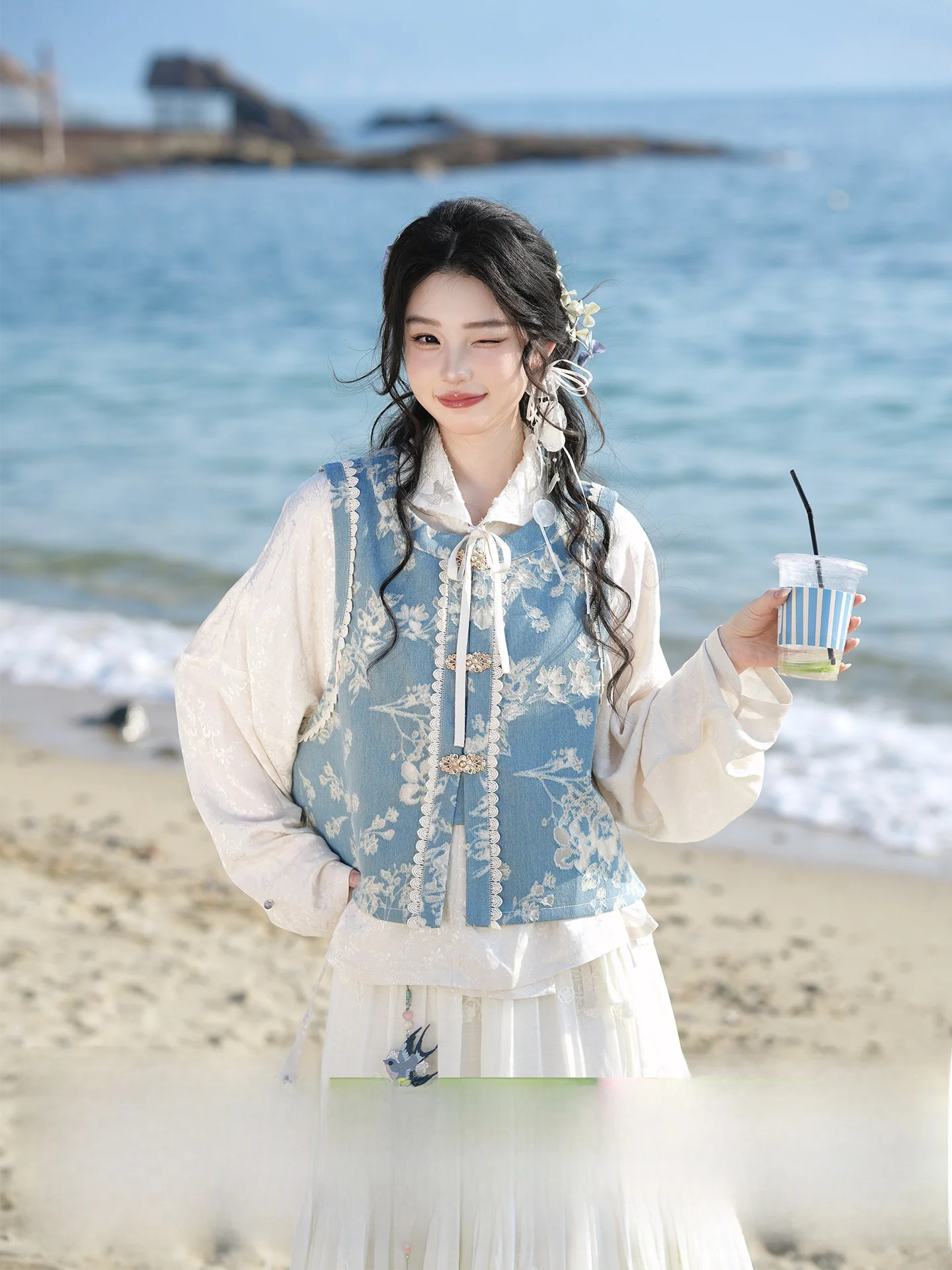 

Комплект July Evening Original Qingshan: джинсовая рубашка с вышивкой и универсальная юбка для девочек-подростков, повседневный стиль, весенняя коллекция