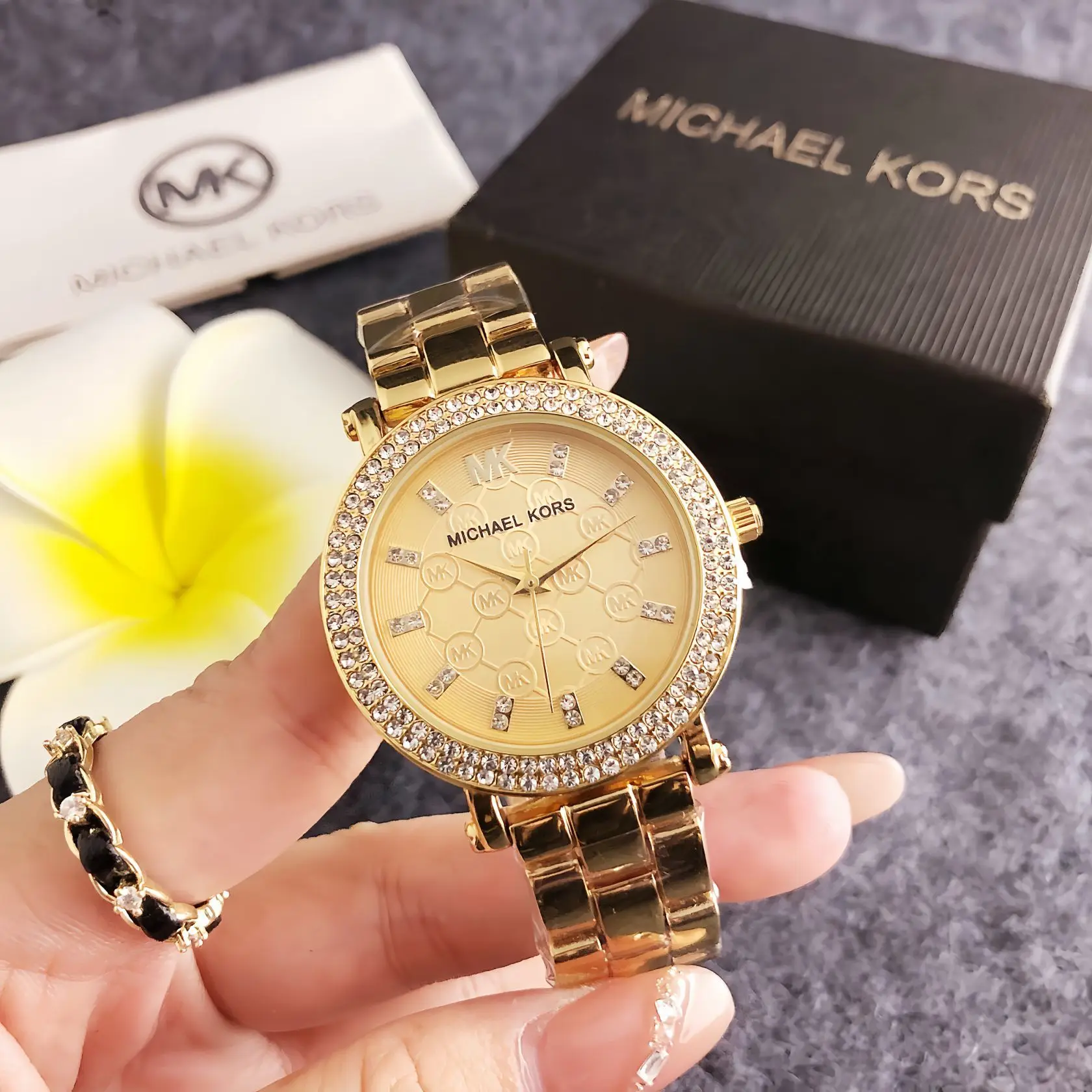 Brandneue Michael Kors Luxus-Damenuhr, zifferblatt mit Diamantakzenten, Quarzwerk, lässiger Business-Stil, Material aus Legierung.