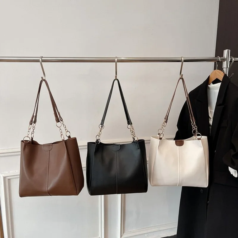 

Premium Women's Messenger Bag Made Of Mink-Print Leather Boasting Bolivia Vintage Neat Spacious Daily Style​