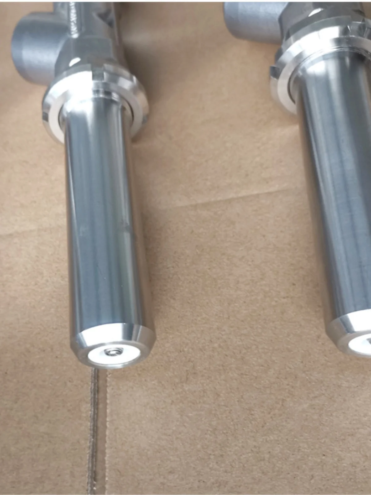 สแตนเลสสตีลป้องกันหยดนิวเมติกหัวเติม DN25 วาล์วเติมด้านในซีลวาล์วปล่อยทางออก