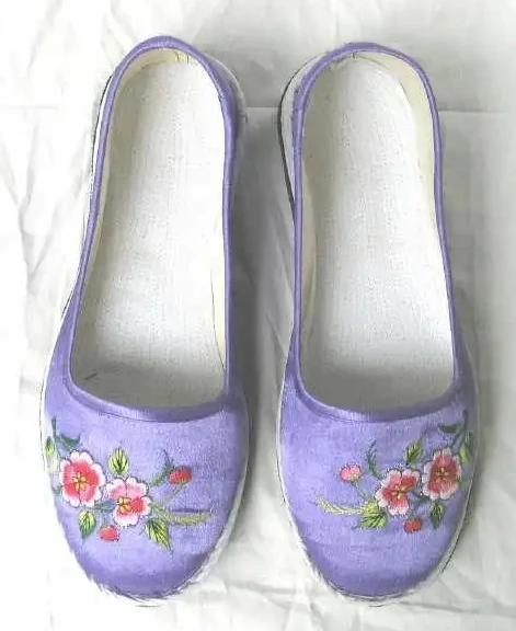 Traditionelle chinesische handgefertigte bestickte Schuhe, die verschiedene maßgeschneiderte Schuhoberteile akzeptieren