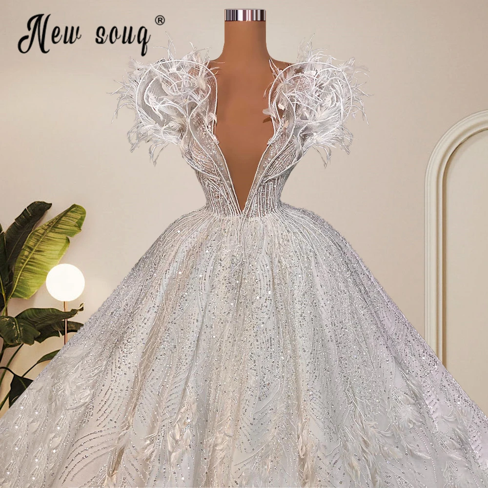 

Gorgeous Feather A Line Wedding Dress V Neck Full Beaded Arabic Bridal Gowns Plus Size Custom Made Engagement Party Dress