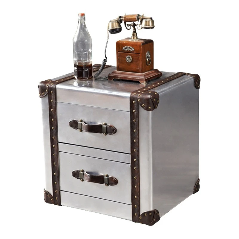 

American retro and old personality, mixed and matched coffee table industrial style, belongs to the corner of a few space