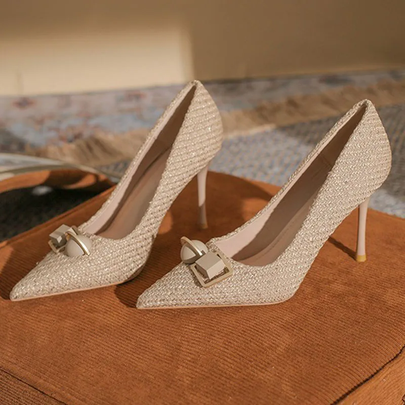 

2025 Spring and Autumn New Black Pointed Thin Heel Shallow Mouth Commuting Retro French High Heels