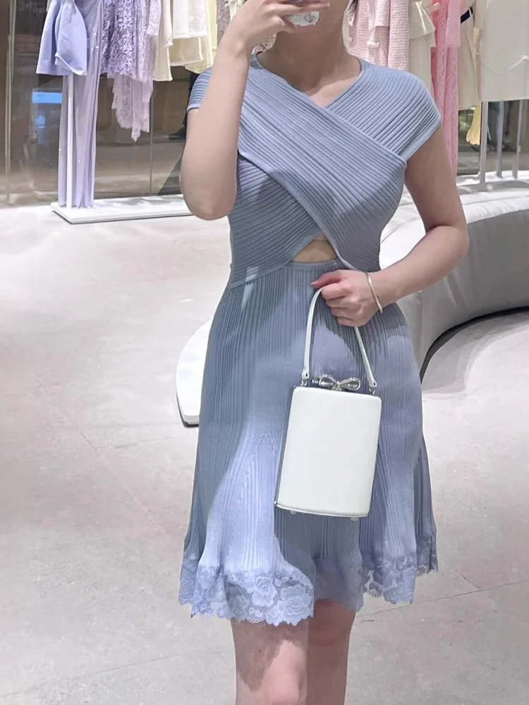 فستان أنيق بأكمام قصيرة وتطريز دانتيل متقاطع، بلون أزرق ضبابي، تصميم راقٍ للنساء لفصلي الربيع والصيف