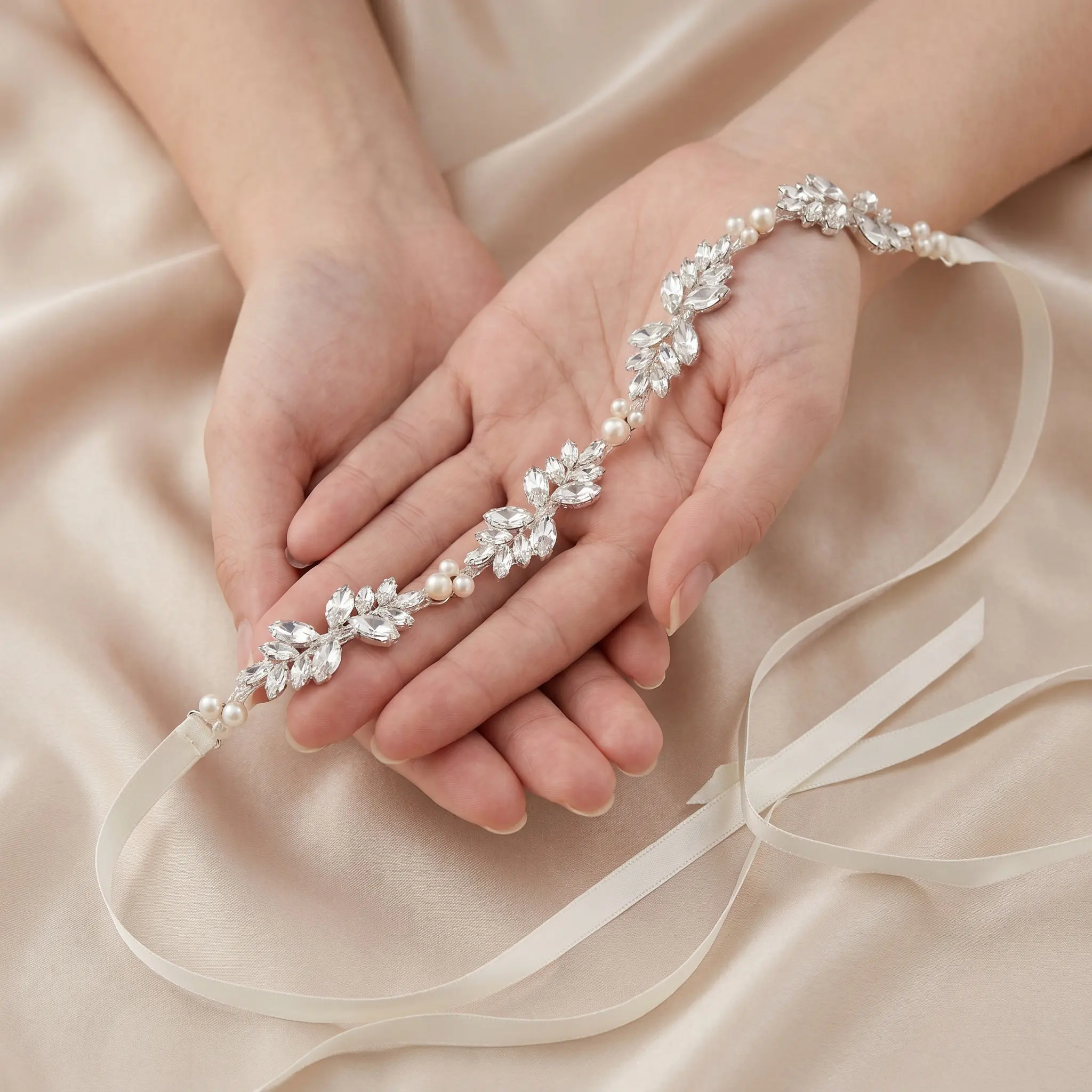 Luxury Crystal Embellished Bride Belt Stylish Wedding Dress Sash Belt for Bridal Parties Bridesmaid Outfits Formal Occasion