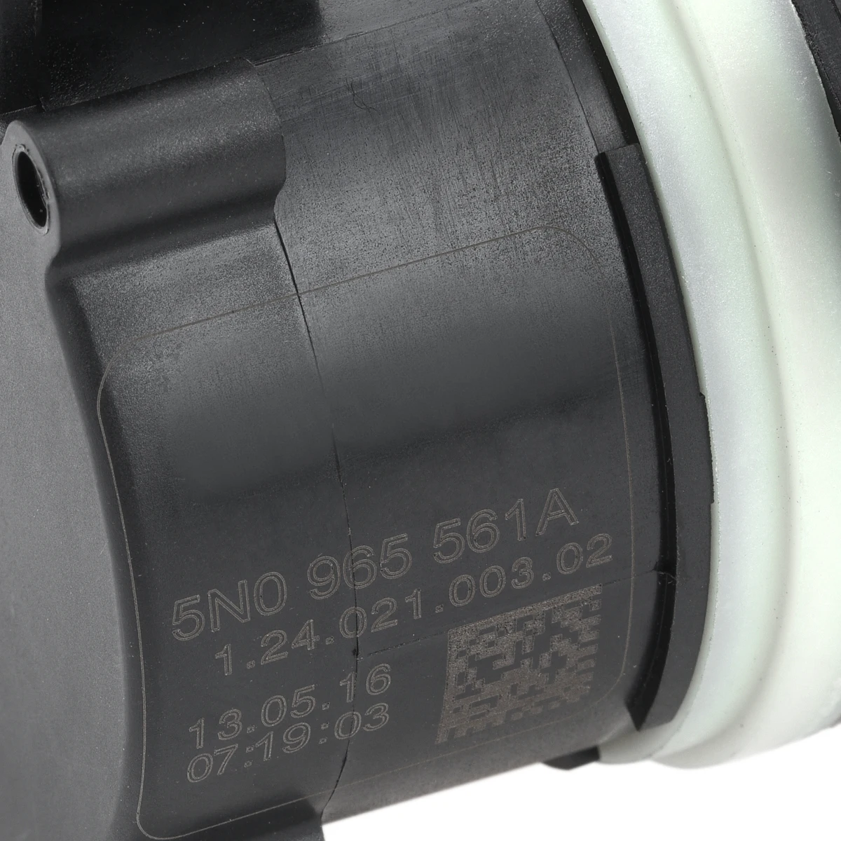 For SKODA Octavia 2009-2013,Superb 2008-2015,Yeti 2010-2018   Engine Coolant Addition Water Pump 5N0965561A