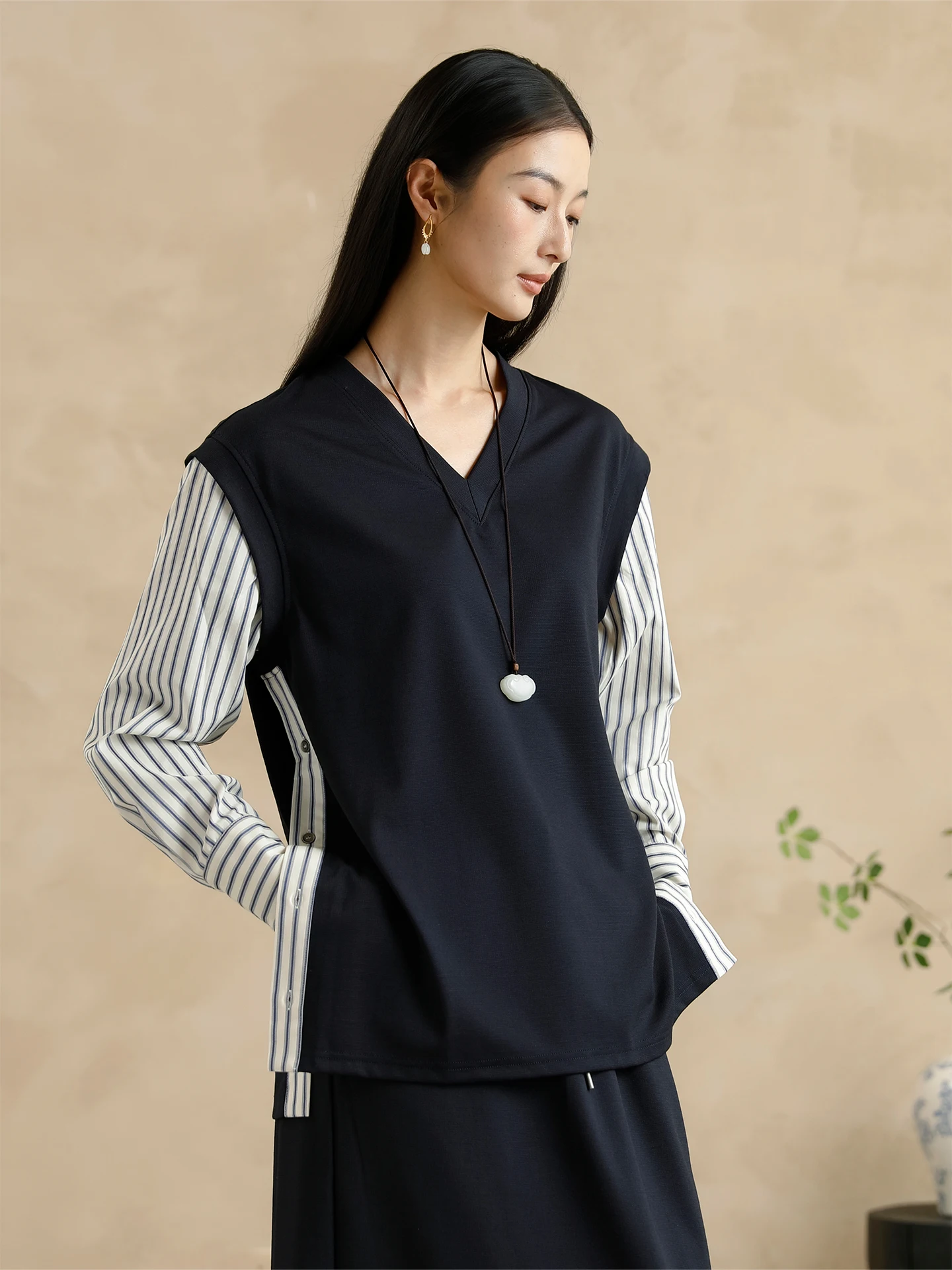 

Свободный длинный свитшот в полоску в стиле пэчворк irt, искусственный дизайн из двух предметов, женская мода, осеннее новое поступление, с v-образным вырезом для поездок на работу...