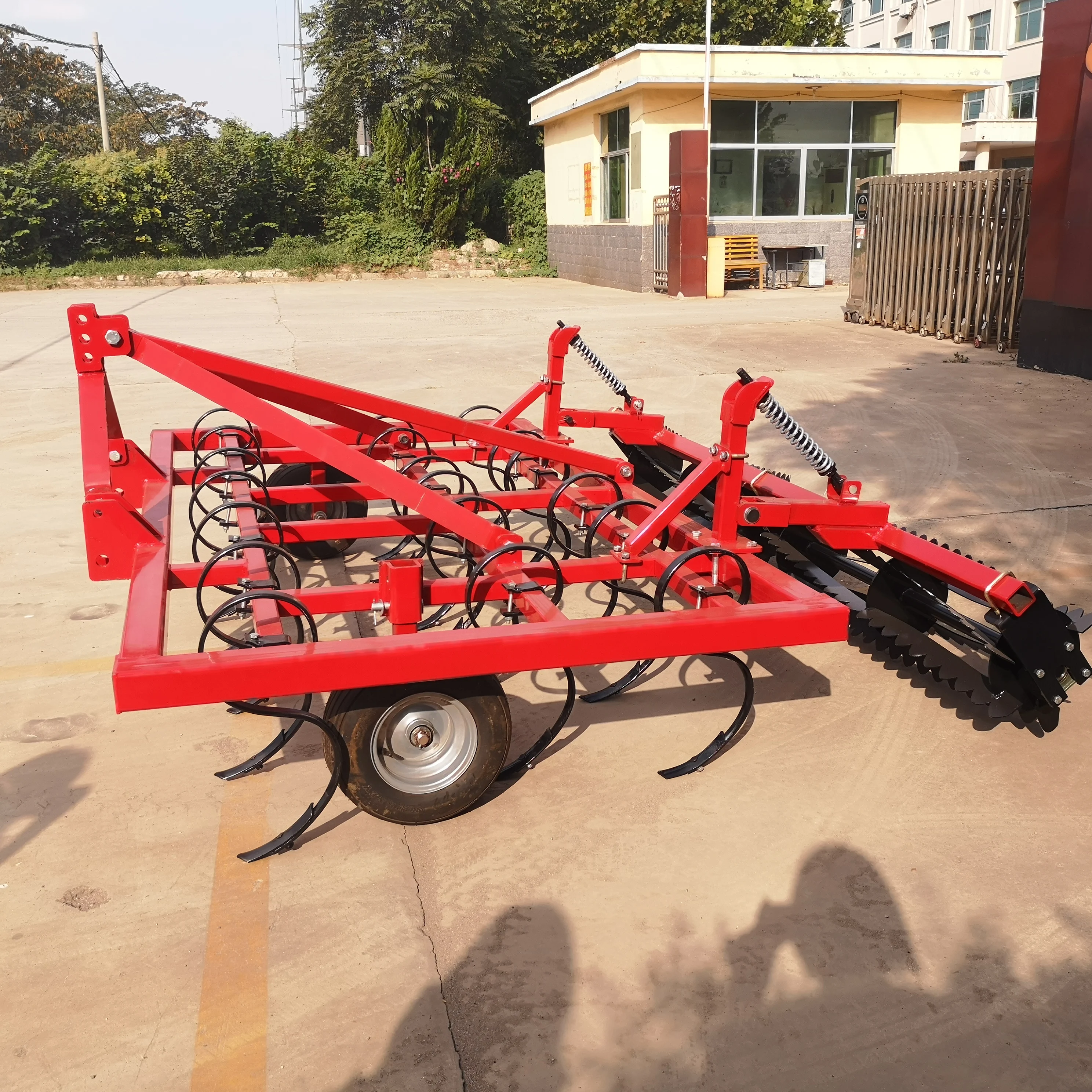 Garden Cultivator Tool Set With 3 Prongs for Loosening Soil and Removing Weeds Around Plants Without Damage.
