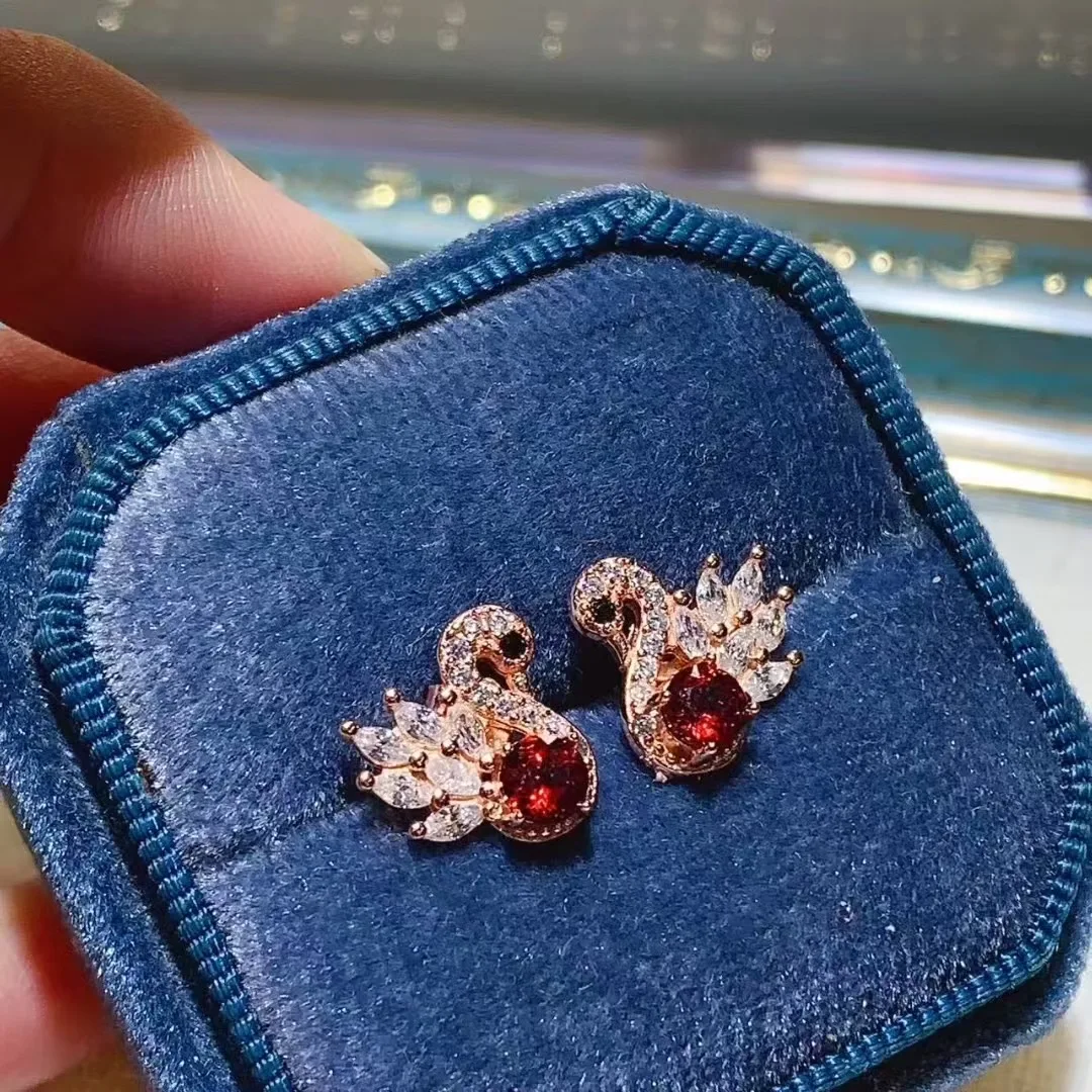 KJJEAXCMY High End Women's Earrings Natural Garnet S925 Silver with Electroplating Boasting High Clarity Full Brilliance