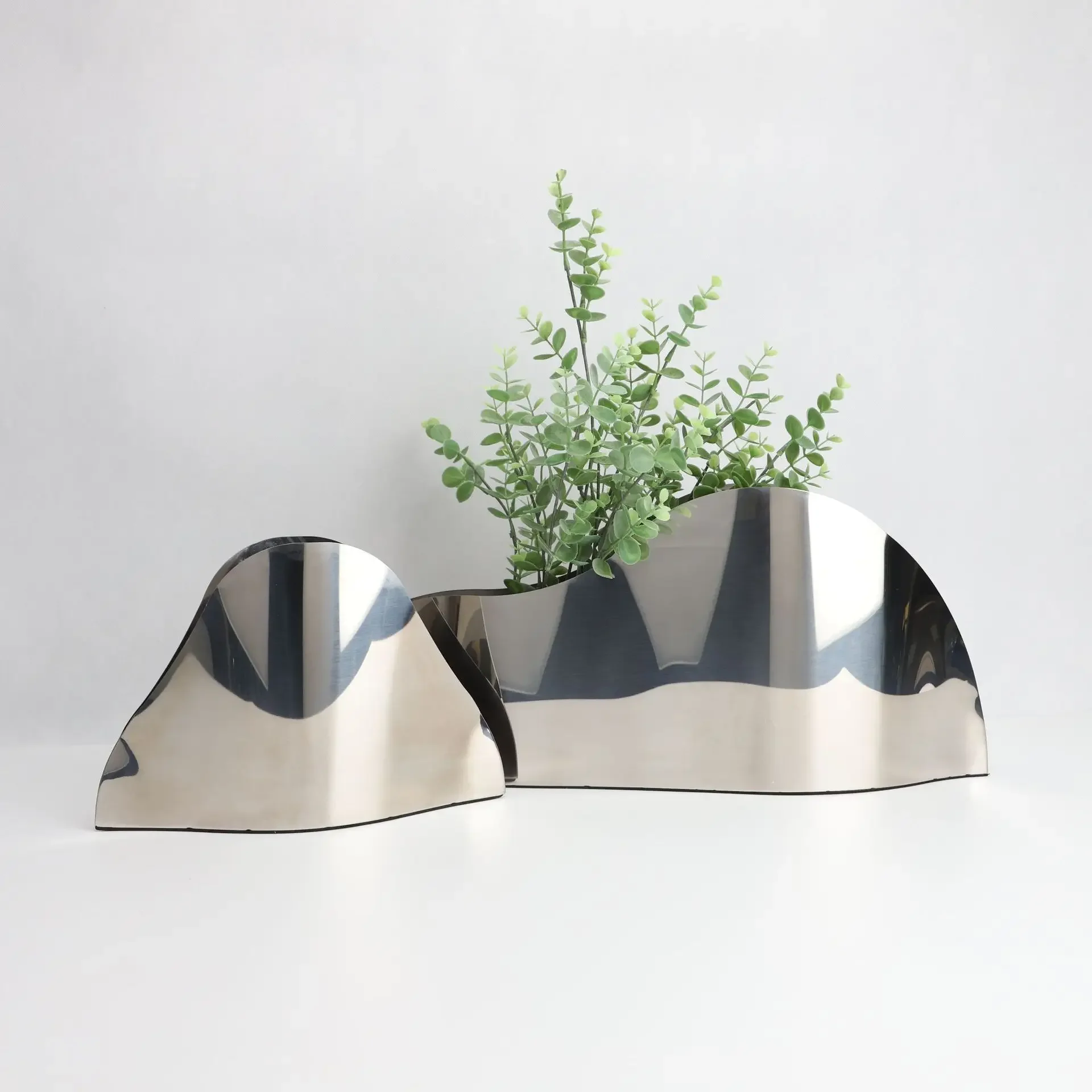 

Creative Metal Vase Silver Wavy Shape Floral Arrangement Accessories Desktop Storage Container Flower Vase Home Decoration