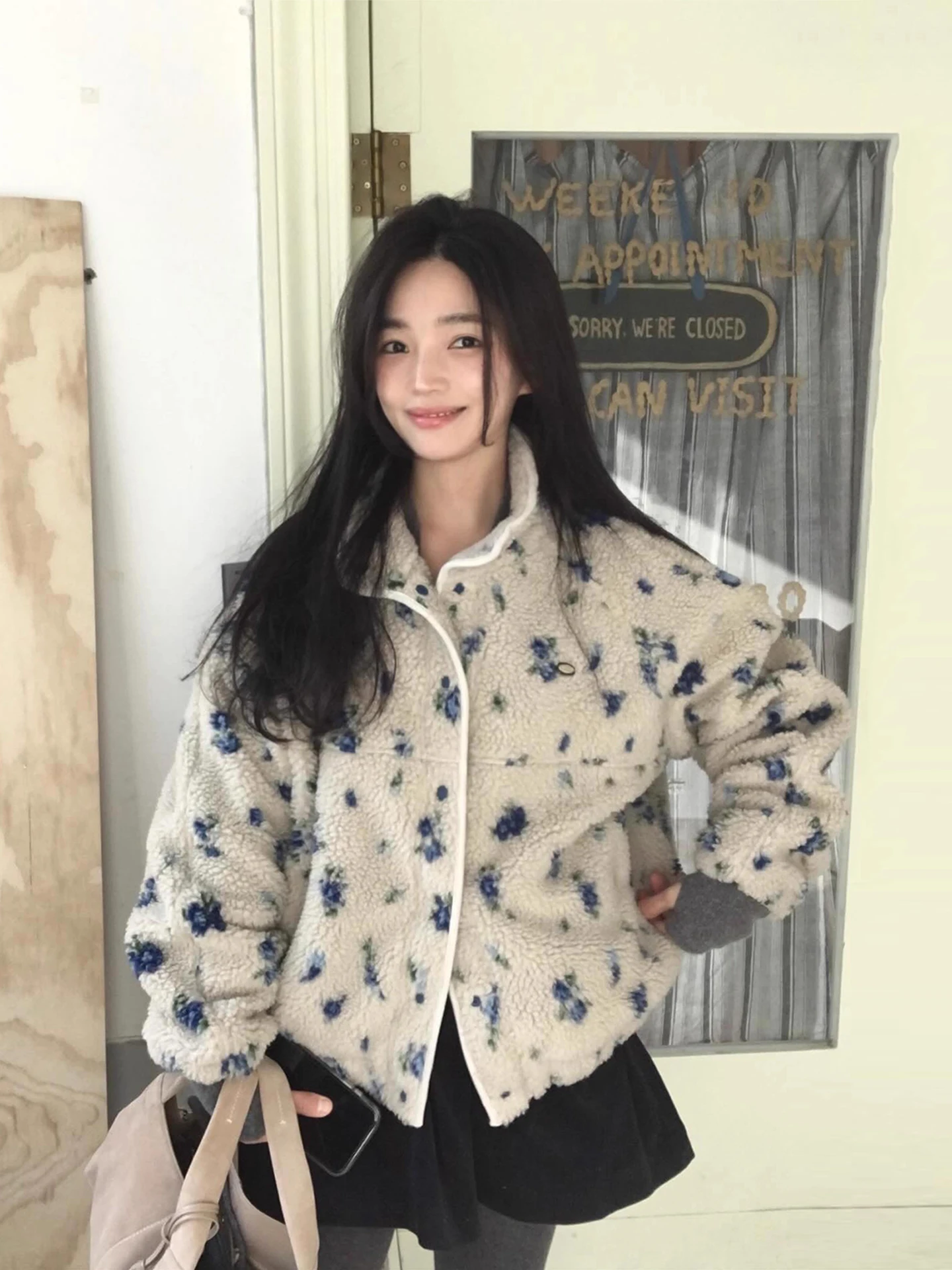 

Ladies' Soft Wind Milk White Blue Floral Lamb Fur Cotton Jaet Stand Collar Warm Versatile Cotton Clothes Winter New Arrival