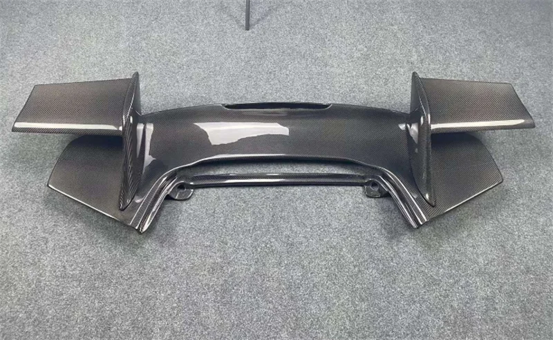 

Used for the 2015-2020 Ferrari 488 GTB Carbon Fiber M-style Rear Wing Rear Trunk Wing Carbon Fiber Rear Spoiler Body Kit