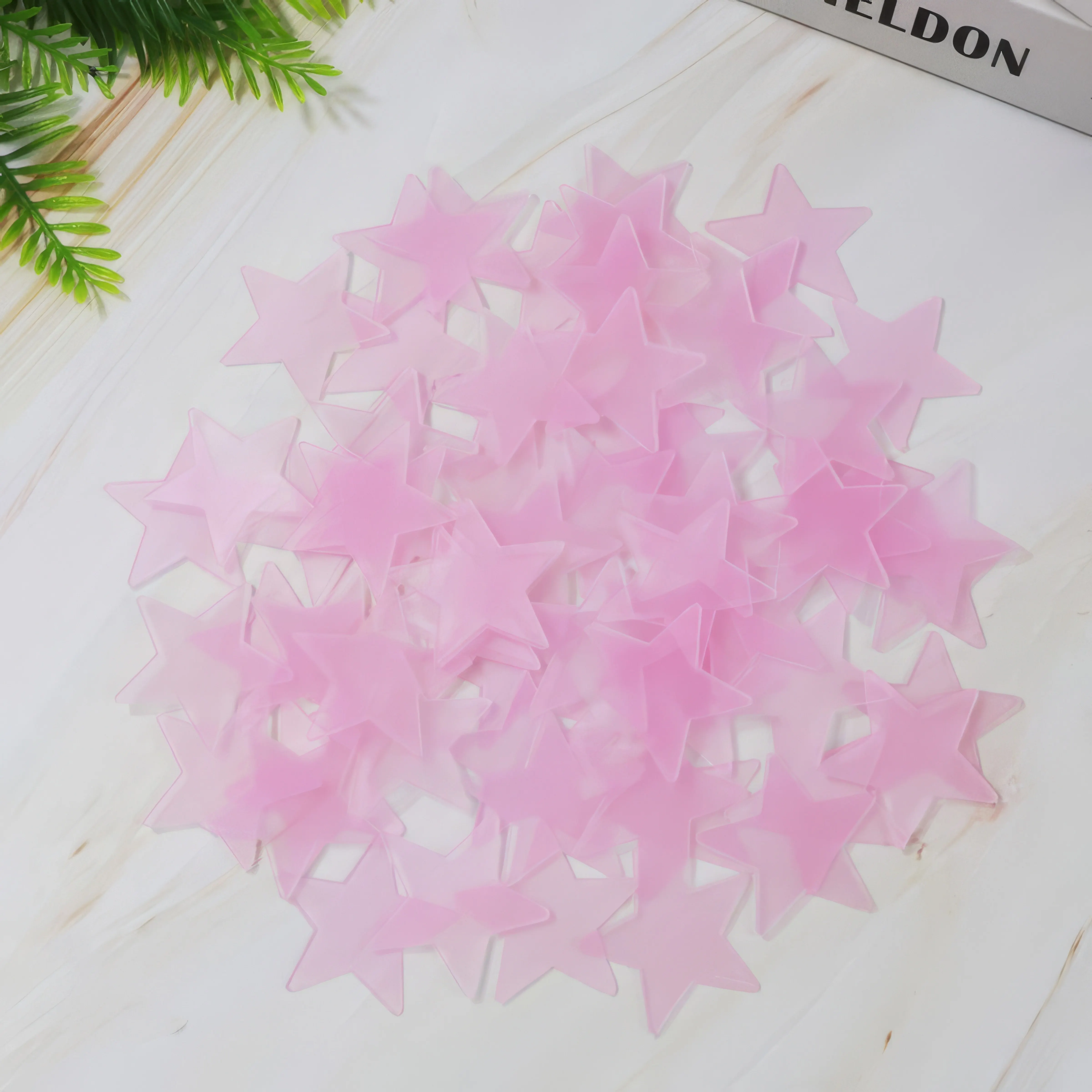 Autocollants étoiles roses qui brillent dans le noir : décorations artisanales DIY durables pour les chambres d'enfants et les fêtes