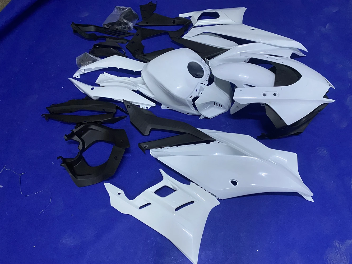 Motorcycle fairing for Yamaha R25 19 2021 year R3 2019 2020 2021 Fairing is not painted