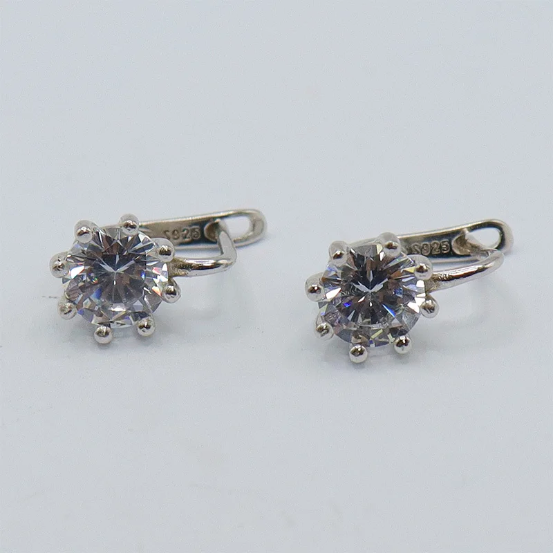 

Wholesale Hot selling Round Zircon moissanite Dainty Cubic Stud Earrings Bling Simple Daily Earrings for Women