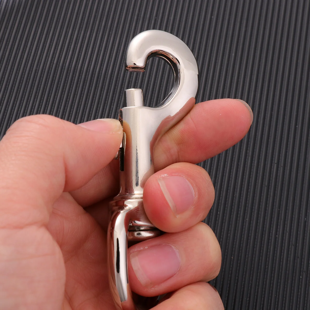 

2pcs Pet Leash Buckle Swivel Joint Zinc Alloy Quick Release For Dog Cat Collar Keychain Harness Accessories Golden