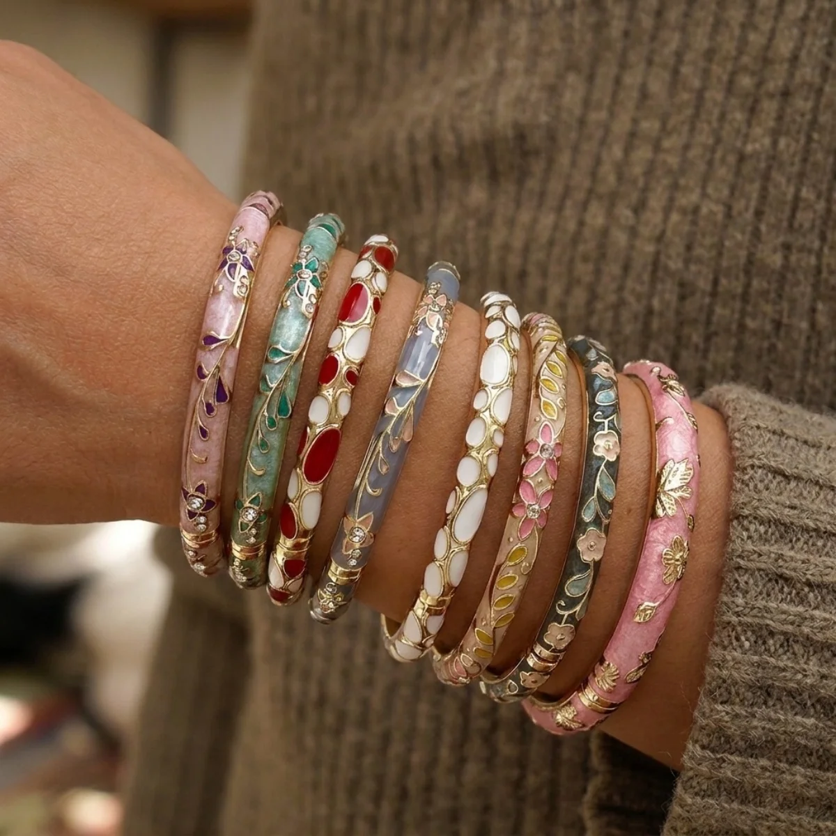 Mehrfarbige, mit tropfendem Öl bedruckte Blumen-Manschettenarmbänder für Damen und Herren, Vintage Boho Blatt Unregelmäßige Ovale Geometrische Armreifen Schmuck – Detail 4