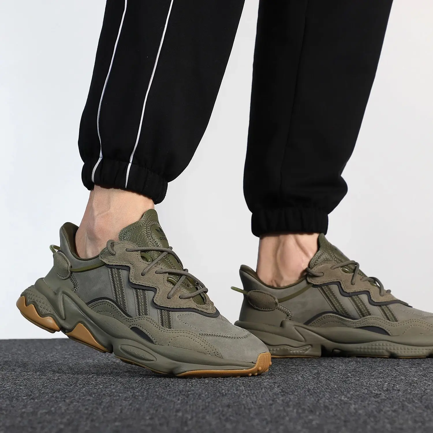 Zapatos deportivos Adidas Originals Ozweego para hombre, zapatos retro de moda para papá, zapatos informales resistentes al desgaste con suela gruesa Ee6461
