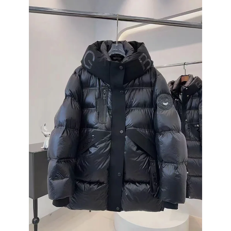 Modische schwarze glänzende Daunenjacke für Damen, Daunenjacke 2024, neue koreanische Version des lässigen Parker-Mantels mit Kapuze, Street Shooting