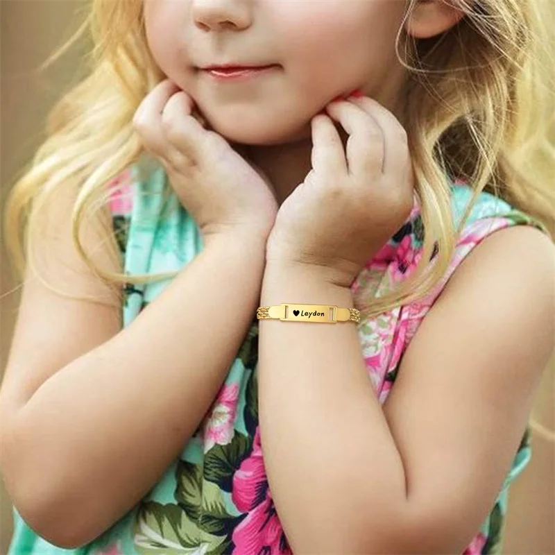 パーソナライズされたブレスレット小さな男の子女の子用カスタム彫刻名日付赤ちゃん ID ブレスレットゴールドメッキステンレス鋼ブレスレットギフト