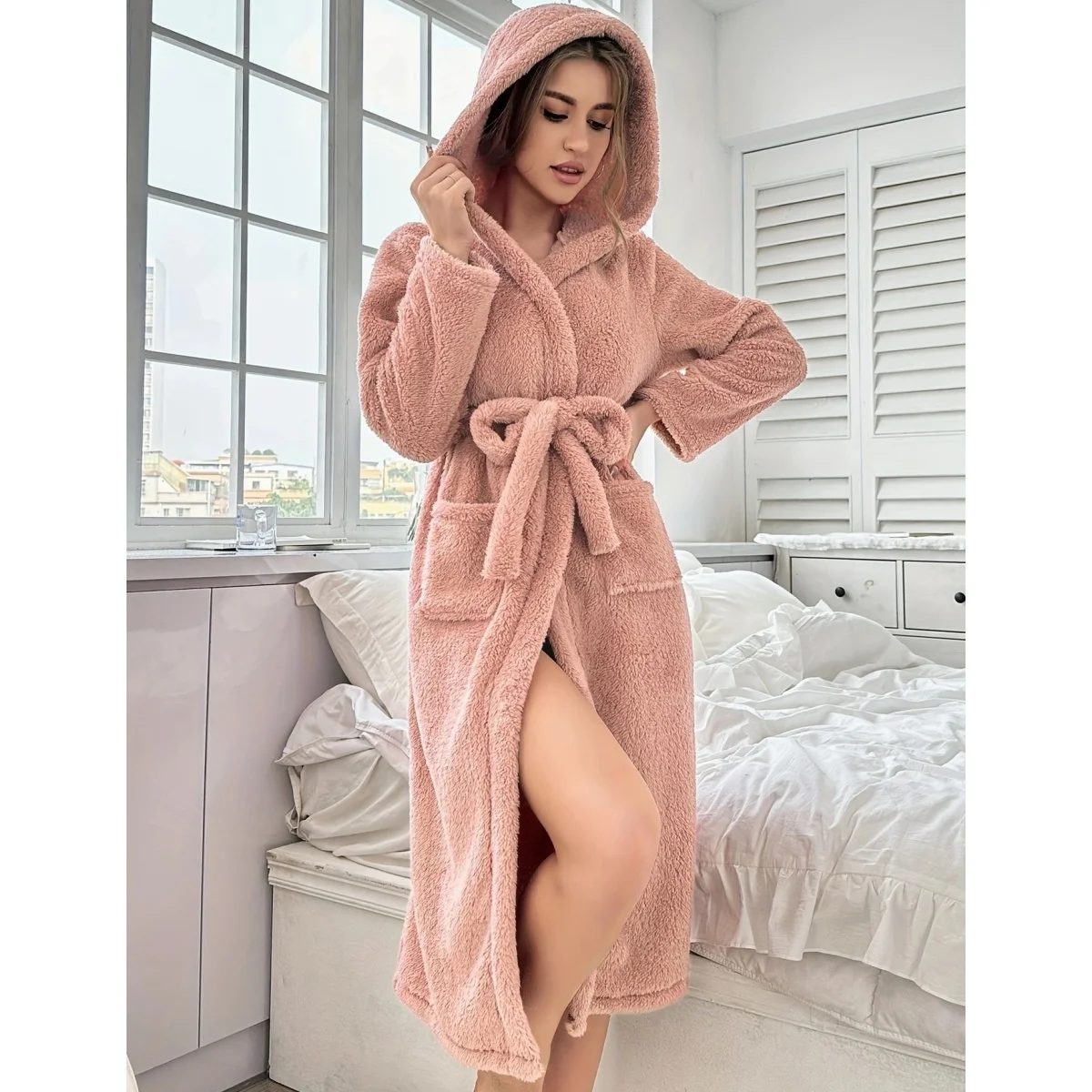 Solid colored polyester fiber comfortable, breathable, simple hooded nightgown