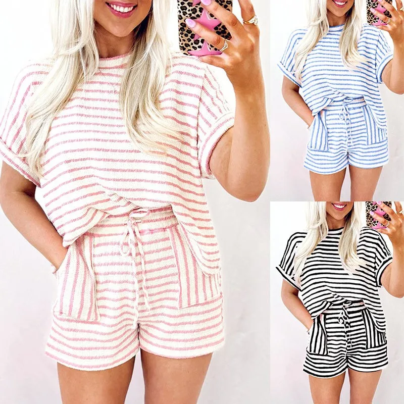 

Новый летний женский комплект из двух предметов 2026: пуловер с круглым вырезом и коротким рукавом, шорты на шнурке, полосатый костюм, повседневная свободная женская одежда