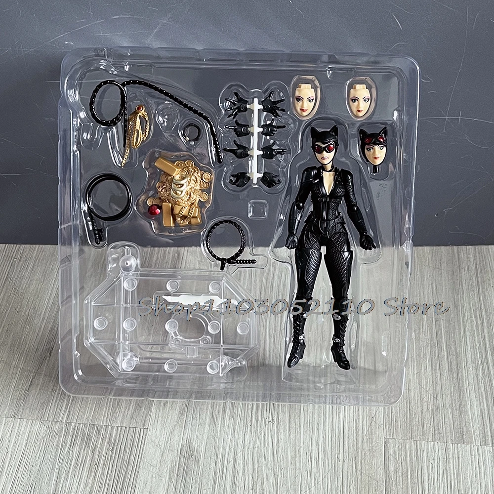 Revoltech Catwoman Action Figure Kaiyodo Amazing Yamaguchi Selina Kyle Anti-hero Collection Doll PVC Movable Model Toys