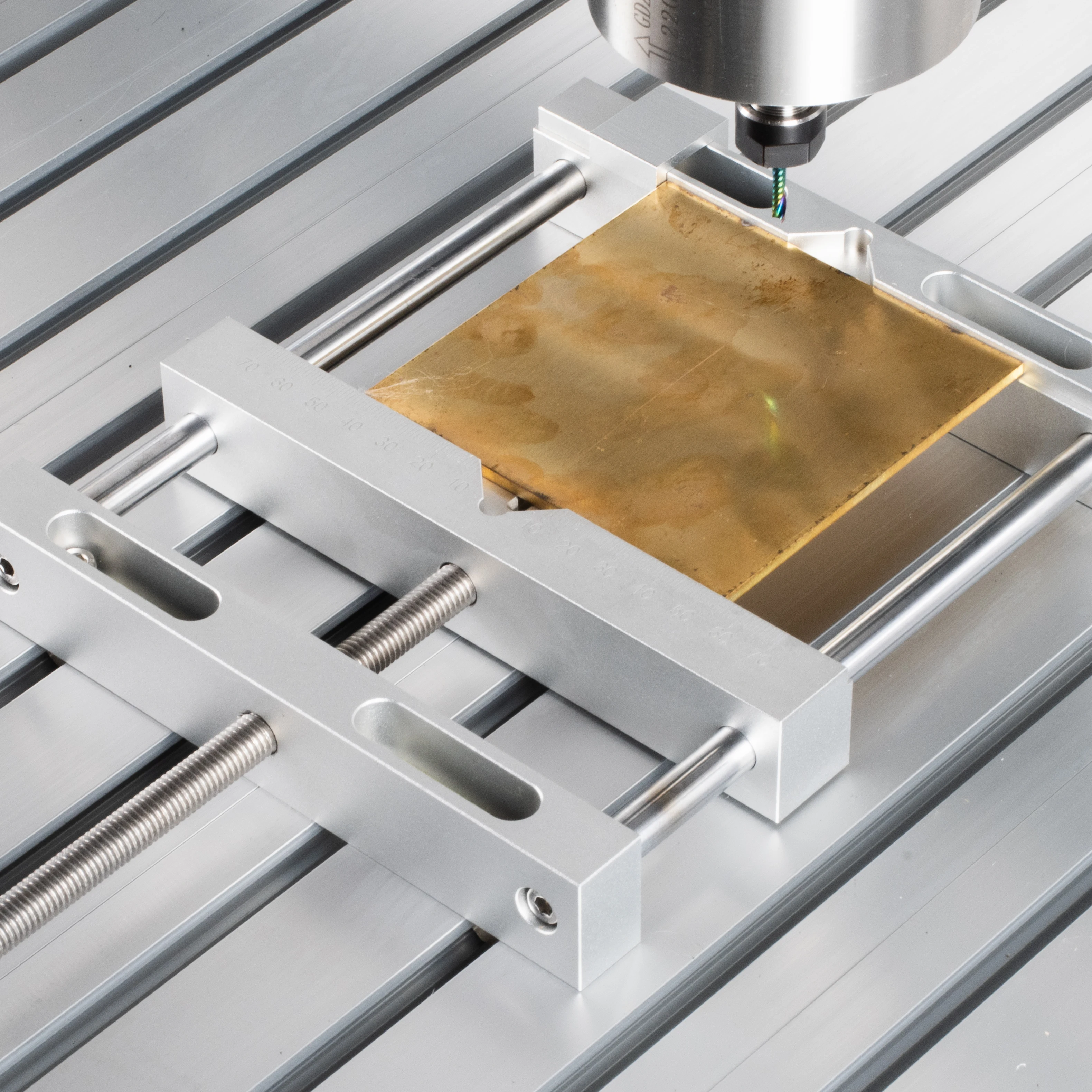 ใหม่ CNC Parallel-Jaw Vice อลูมิเนียมแบนแหนบรองสําหรับ CNC แกะสลักเครื่องมิลลิ่งยี่ห้อแกะสลัก