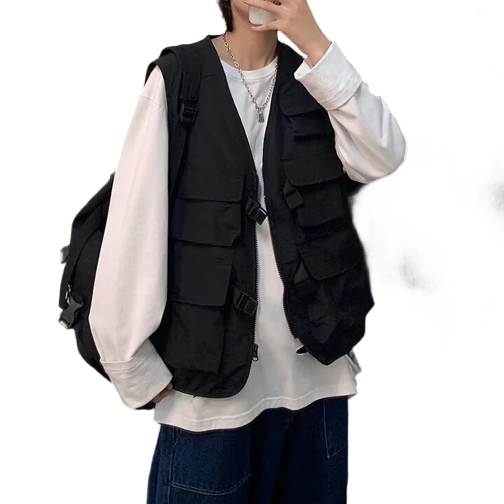 Vintage Style Men's Casual Tank Top Vest Featuring Multiple Functional Pockets and Relaxed Fit for Everyday Use