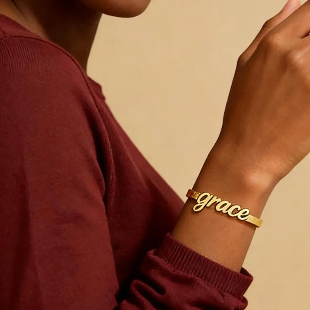 

Индивидуальный браслет с именем, персонализированный золотой браслет с именем, из нержавеющей стали, подарок для подружки невесты, регулируемое украшение для мам.