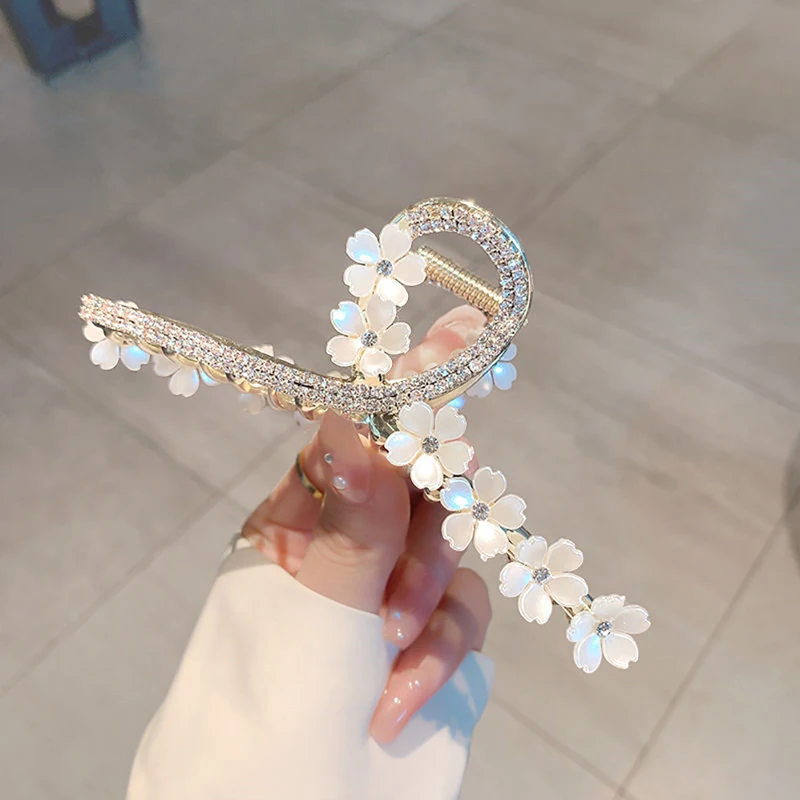 2022 New Women Crystal Flower Large Grab Clip Korean Fashion Elegant Hairpin Back of Head Pan Rhinestone Ladies Head Shark Clip