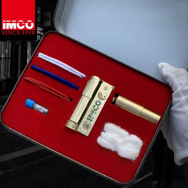 IMCO klassisches Heizöl-Feuerzeug 6700, Set, Vollmessing, Taiji-Muschel, Messing-Einsatz, Dochte, Feuerstein, Eisen, Geschenkbox, Verpackung, Geschenk für Männer