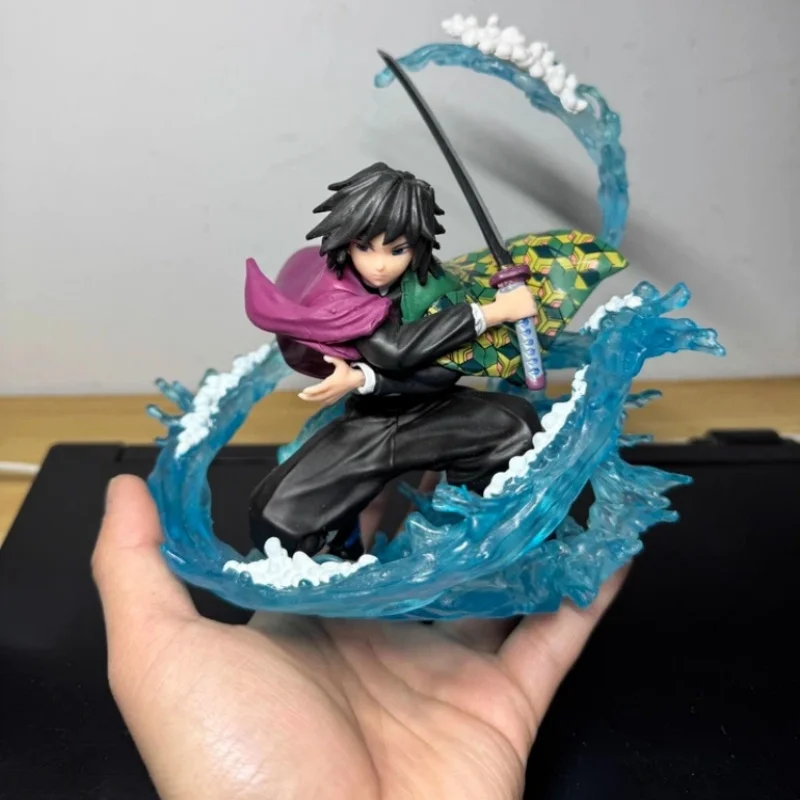 17cm Demonslayer Tomioka Giyuu PVC Anime Actionfigur Modell Desktop-Ornament Deko-Figur Statue Sammlerstück Geburtstagsgeschenk