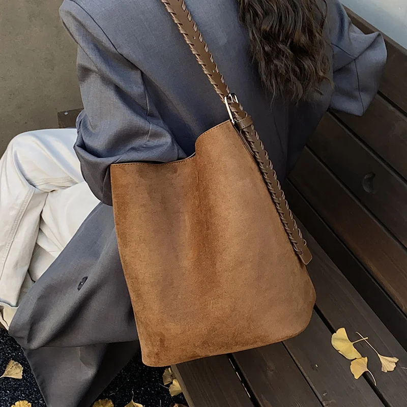 

Женские сумки-тоут с широким плечевым ремнем в стиле ретро, большая вместительная замшевая сумка-ведро, зимняя шикарная универсальная сумка на одно плечо под мышками