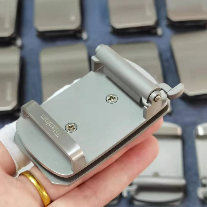 Рисунок 5 - Автоматическая пряжка с титановым