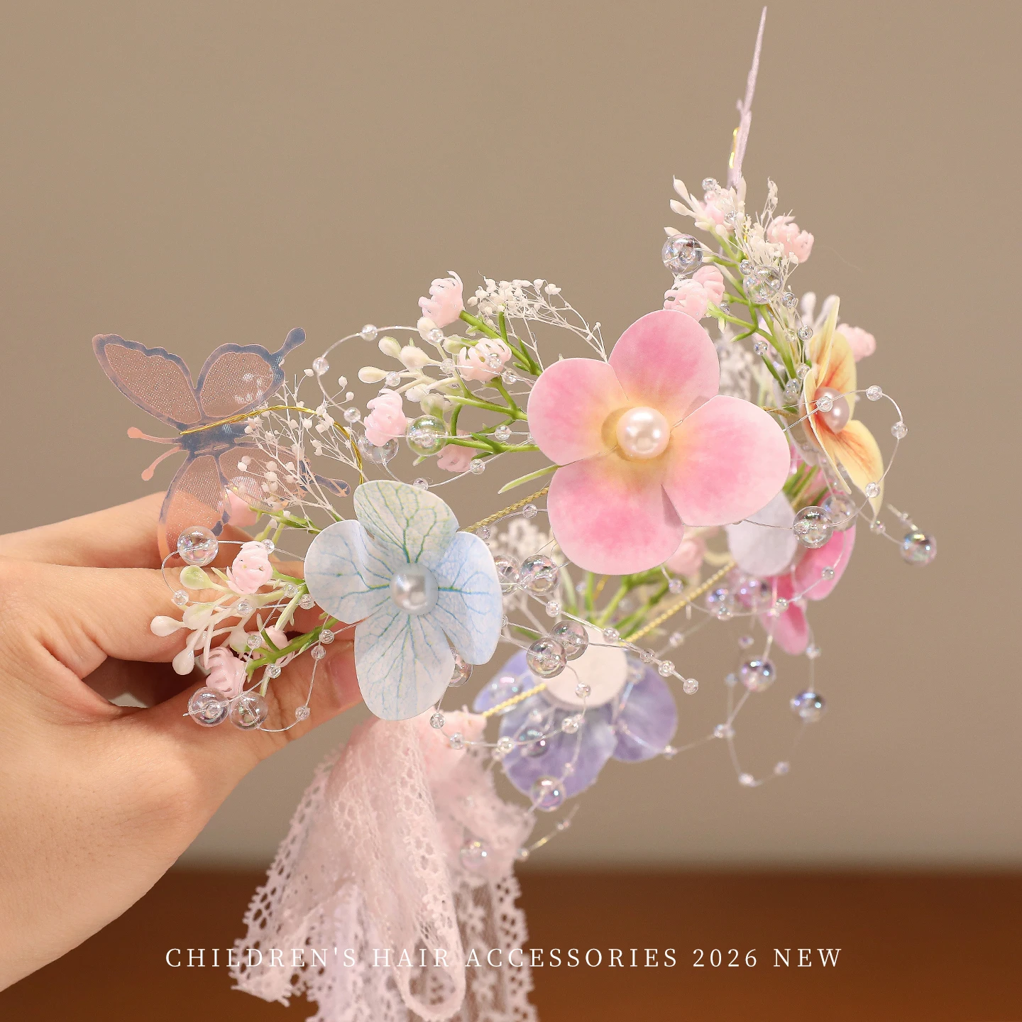 Diadema de flores y mariposas estilo Fairycore Coquette 2026, con lazo de tul rosa y diamantes de imitación, para niñas, bebés y niños pequeños.