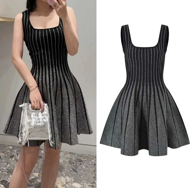 เดรสสั้นทรงเข้ารูปสีตัดกันสไตล์แฟชั่นสำหรับผู้หญิง เทรนด์สตรีทแวร์ ดีไซน์ลายทางถักนิตติ้ง ให้ลุคที่ดูมีสไตล์